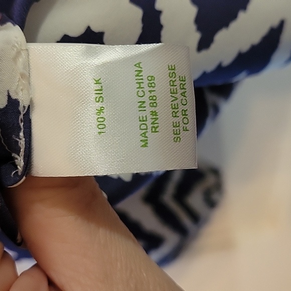 Lilly Pulitzer 100% silk blouse - Picture 5 of 9